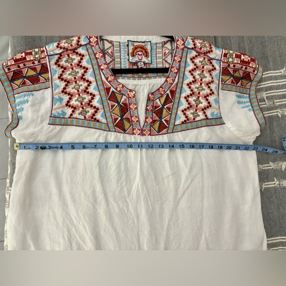 Johnny Was Wht Linen and Embroidered Top - Picture 6 of 7